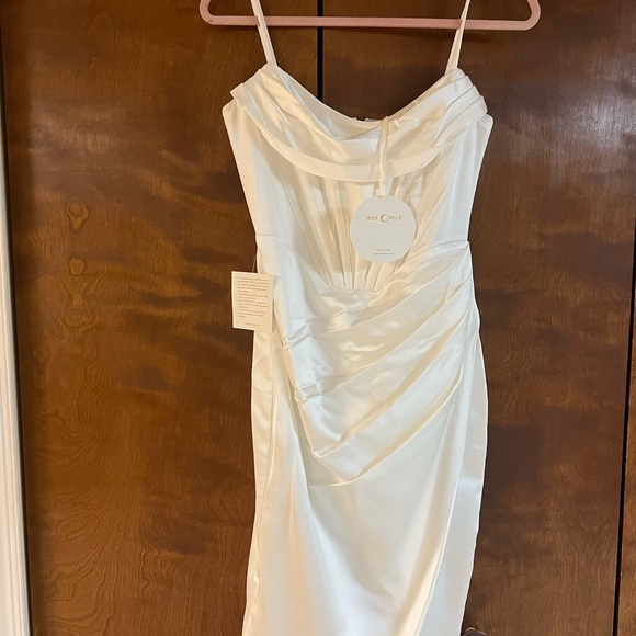 Miss Circle Uliana Satin White Dress Size Small NWT Perfect for Graduation - Picture 6 of 6